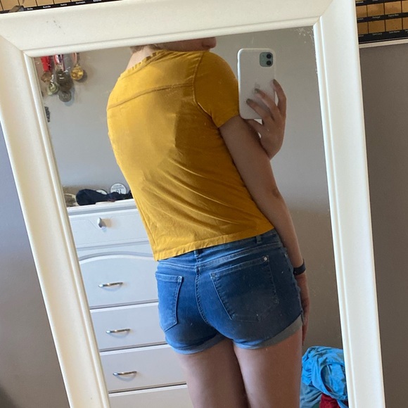 Harlow T-Shirt - Picture 2 of 3